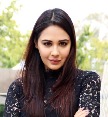 Mandy Takhar picture