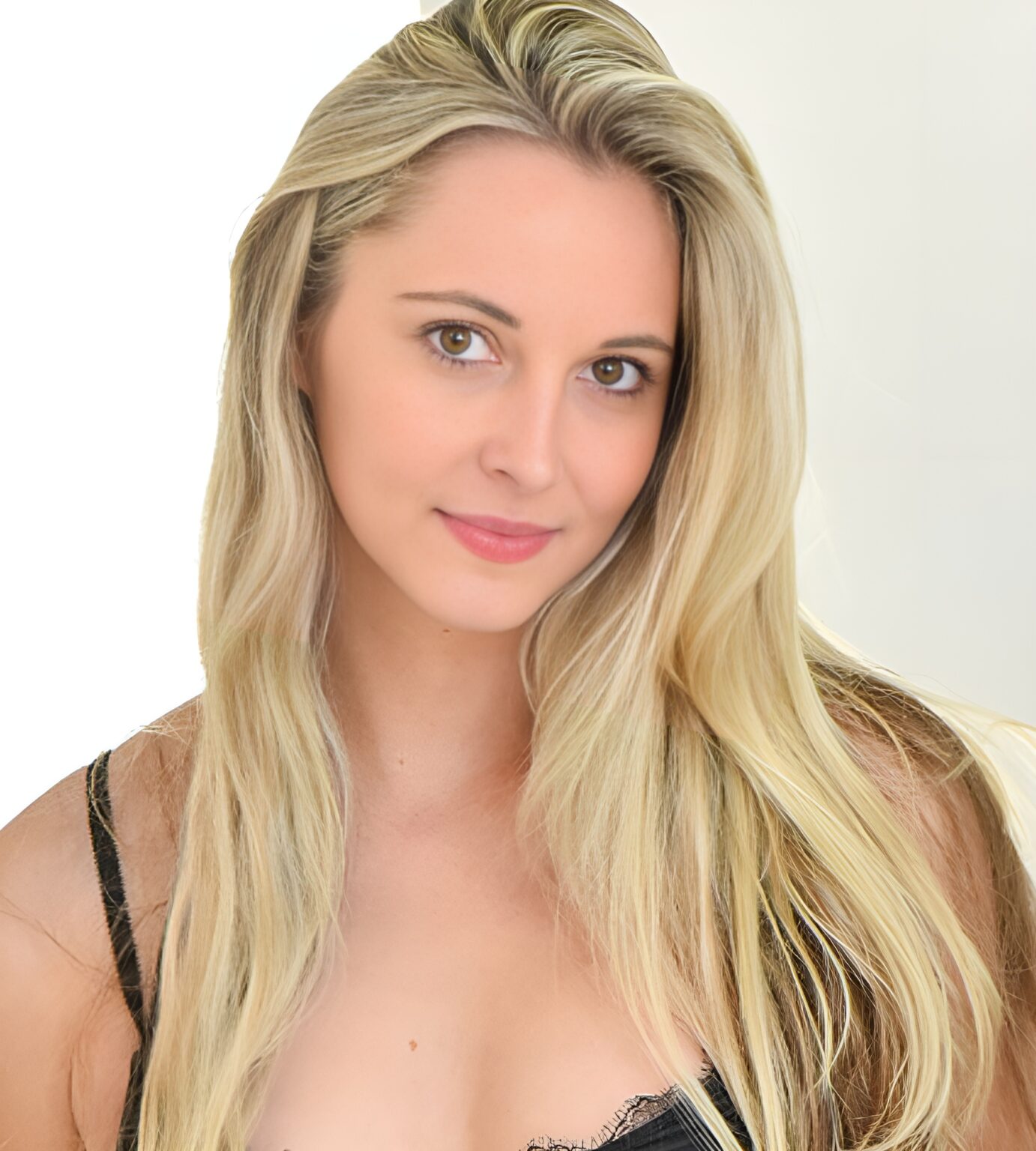 Allie Eve Knox (Actress) Age, Videos, Photos, Biography, Boyfriend, Wiki, Weight, Height and