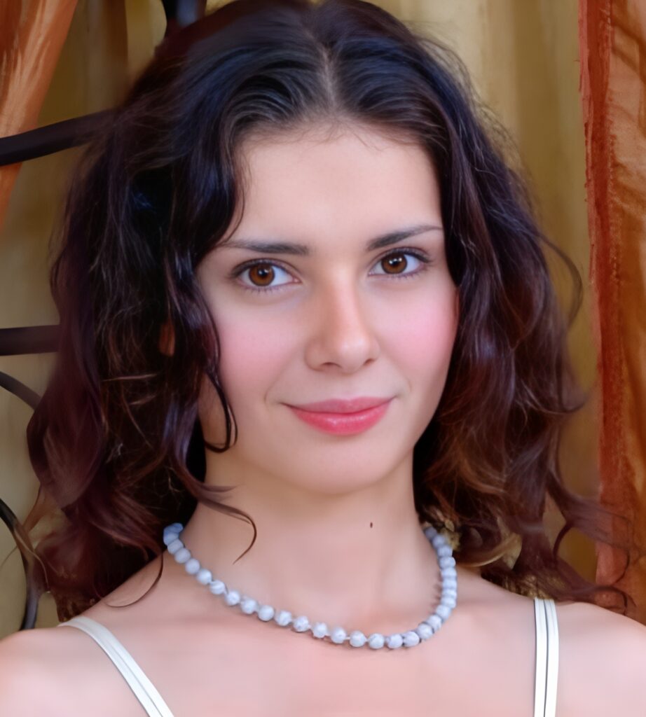 Analia Flores (Actress) Age, Wiki, Height, Weight, Biography, Boyfriend and More