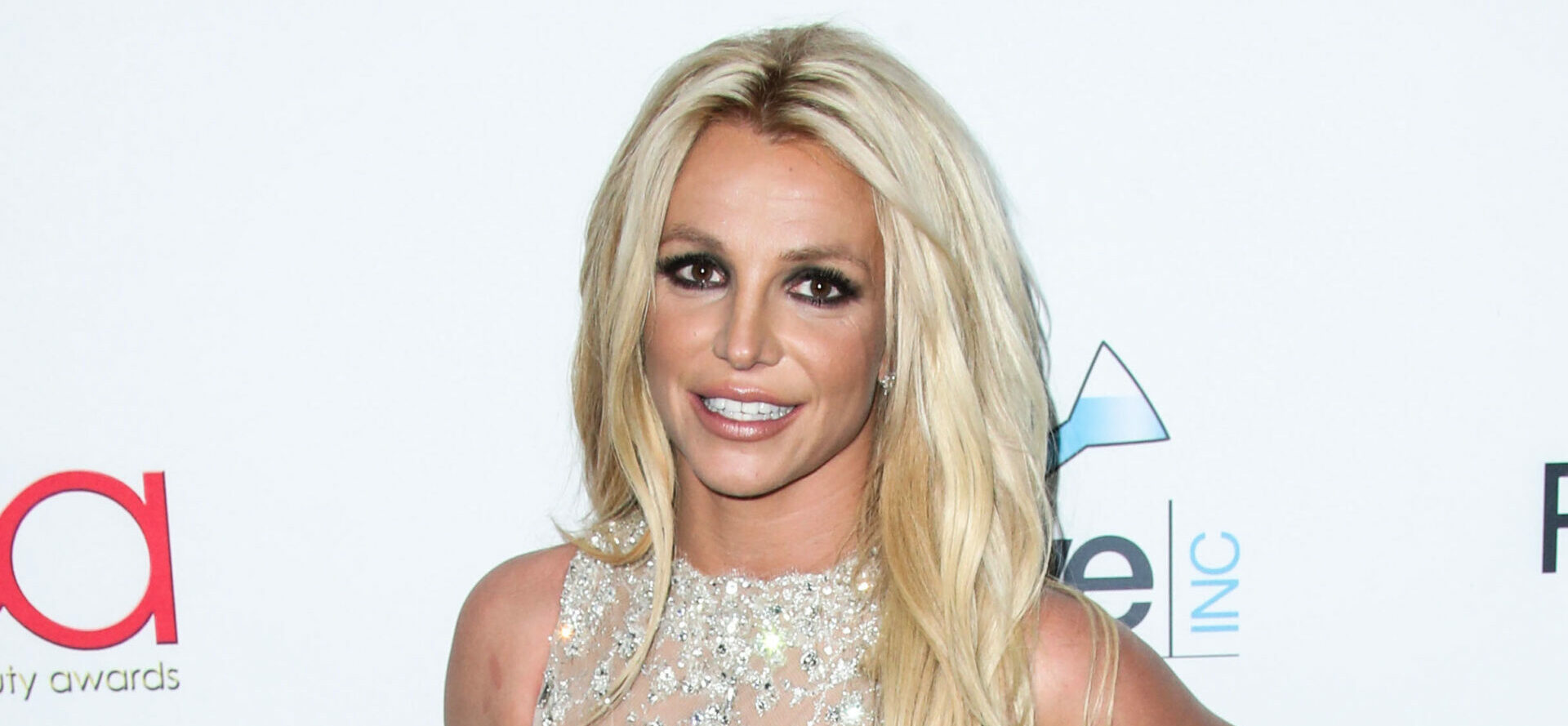 Britney Spears Gets A Kiss While Teasing Fans In Her New Dress - SCHOOL ...