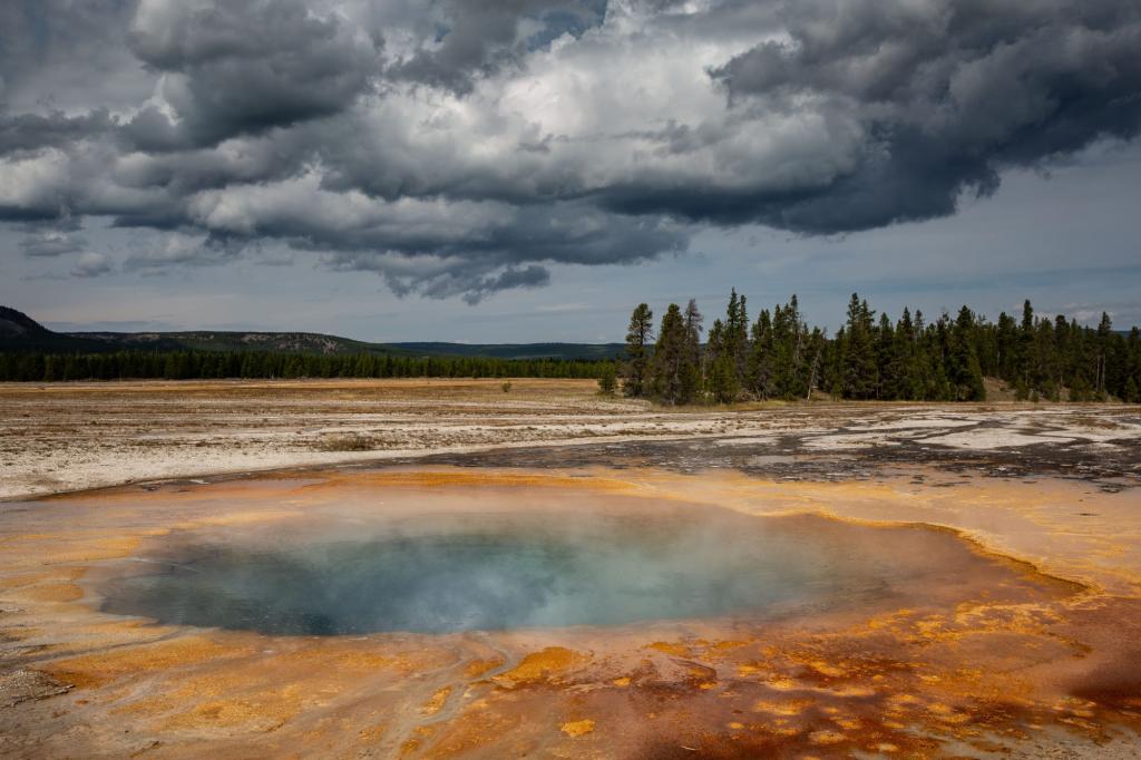 Drunk Michigan man wanders into Yellowstone hot springs, gets banned from park