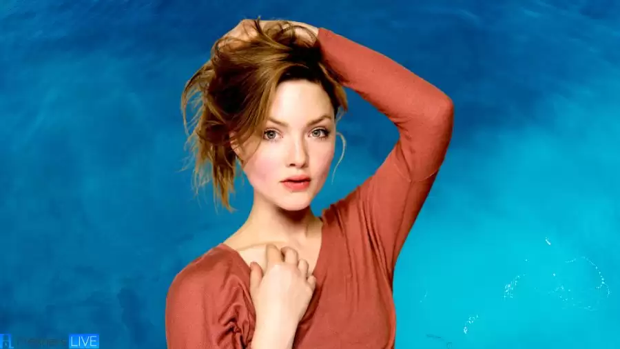 Holliday Grainger Net Worth in 2023 How Rich is She Now?