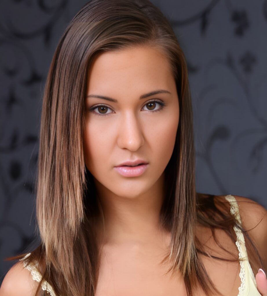 Naomi Bennet (Actress) Height, Weight, Wiki, Biography, Boyfriend, Videos, Photos and More