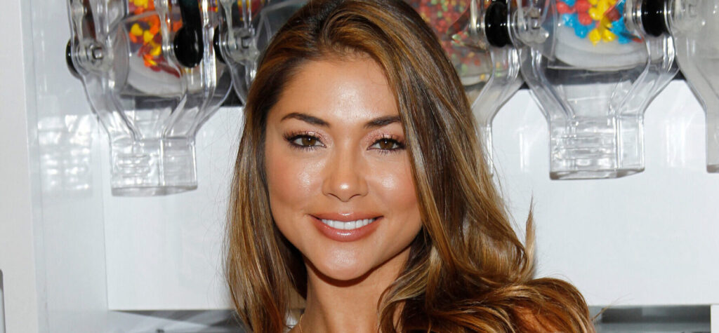 UFC Girl Arianny Celeste Shows Off ‘Hot Mama’ Body In Blue Lingerie