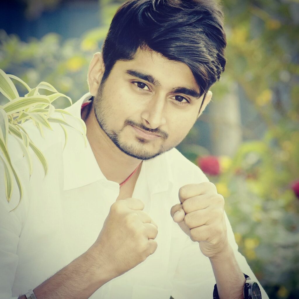 Deepak Thakur (Bigg Boss 12) Wiki, Age, Girlfriend, Family, Biography & More