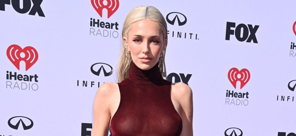 Delilah Belle Hamlin Shares Candid, Very Relatable Full Moon Aspirations