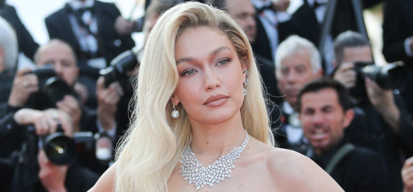 Gigi Hadid Flaunts New Dragon Tattoo In A Tiny Bikini School Trang Dai