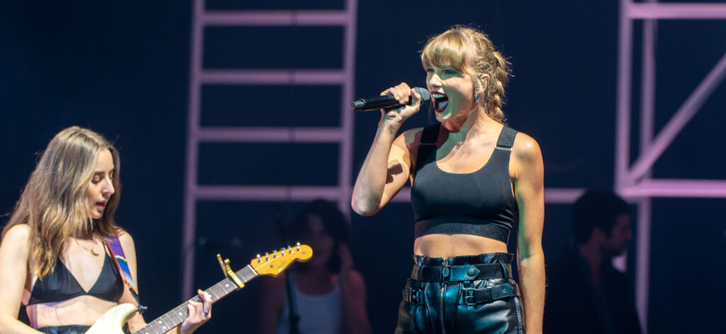 HAIM Fans Are Celebrating The Anniversary Of The Sisters’ Iconic Concert Appearance With Taylor Swift!