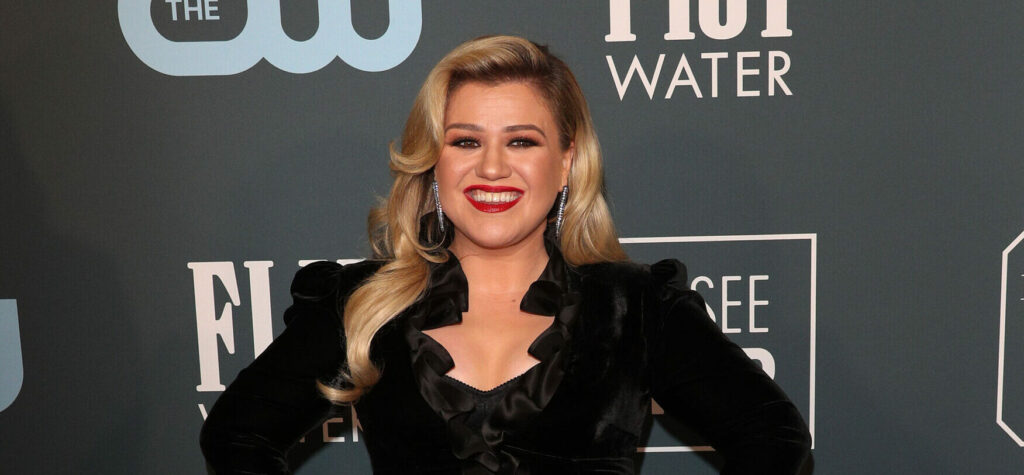 Kelly Clarkson Says She’s Content Being Single And Admits It Is Hard To ‘Start Over’