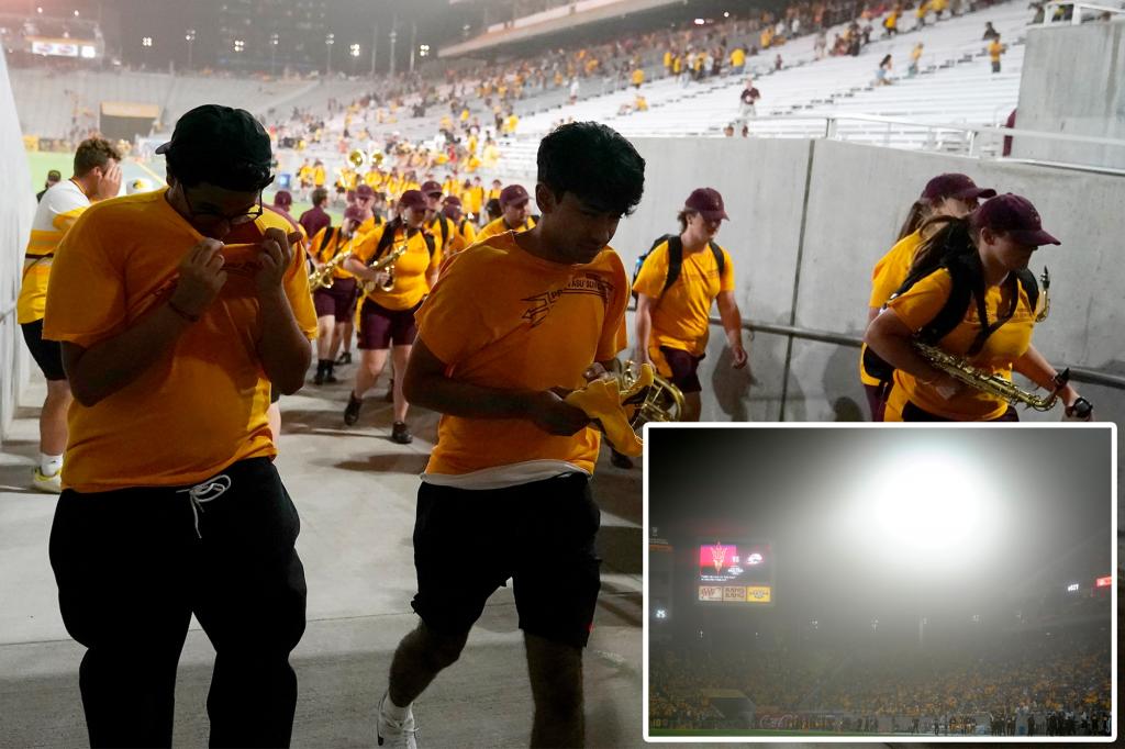 Monsoon triggers massive dust storm across Phoenix, delaying college football and diverting flights