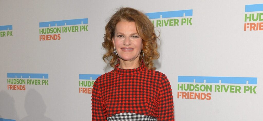 Sandra Bernhard Sued By Manager Forced To Do ‘Unscrupulous’ And ‘Embarrassing Things’
