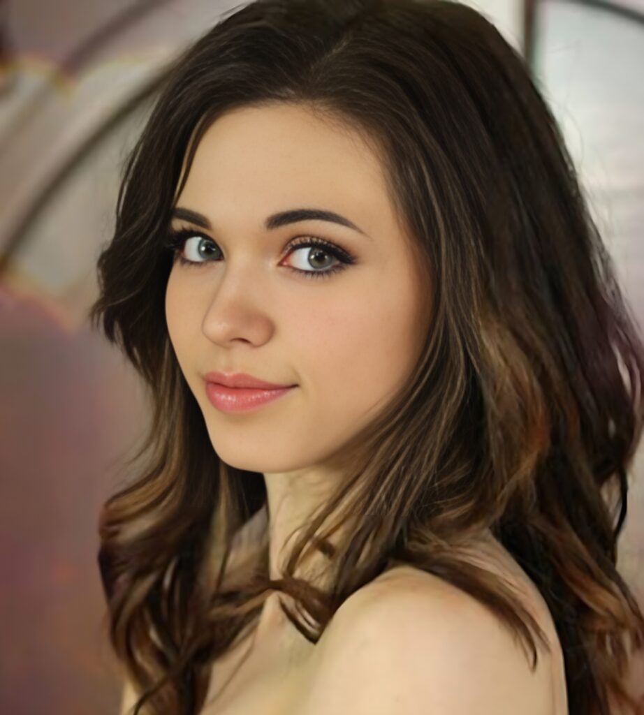 Amouranth (Kaitlyn Siragusa) Wikipedia, Age, Height, Videos, Weight, Biography, Boyfriend and More