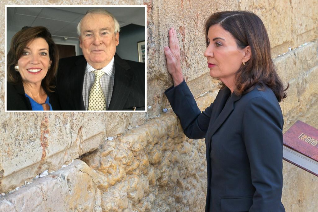 Gov. Hochul’s father dies suddenly while she’s in Israel, leading to emotional moment at Western Wall