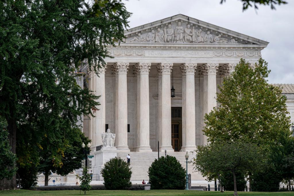 Slab of marble crashes in Supreme Court building, just avoids disaster