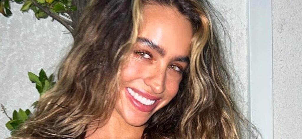 Sommer Ray’s Bare Buns Have Fans Admiring Her ‘Peach’