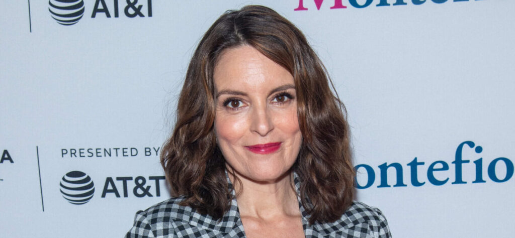 Tina Fey Unveils New Celebration For ‘mean Girls Day School Trang Dai 7478