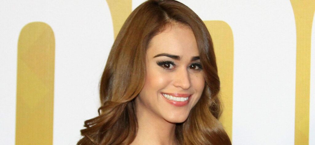 ‘World’s Sexiest Weather Girl’ Yanet Garcia Stuns In DARING Outfit During ‘Golden Hour’