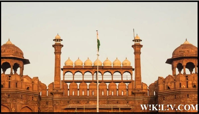essay on red fort in english