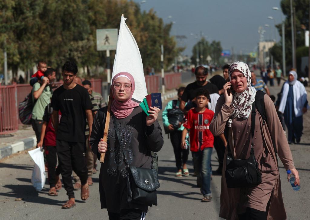 Gaza City residents wave white flags as they evacuate — and Israeli army circles: ‘Most dangerous trip of my life’