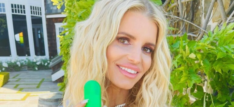 Jessica Simpson Told ‘Sobriety Looks Amazing’ In Plunging Jumpsuit ...