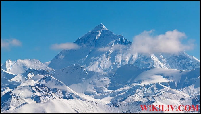 essay on himalaya in english