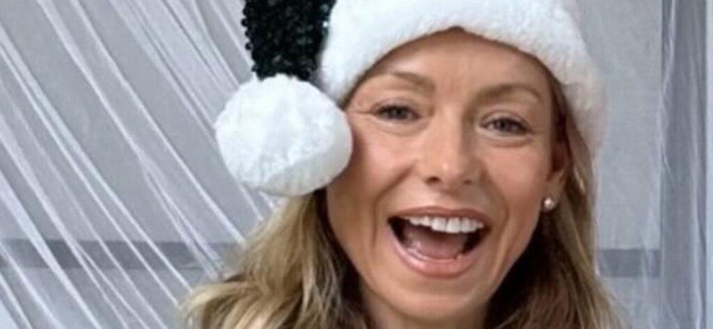 Kelly Ripa Celebrates Xmas In Underpants And Santa Hat