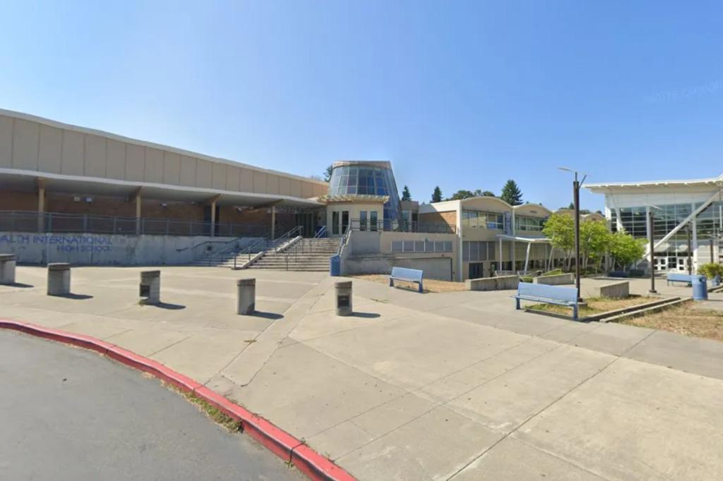 Seattle high schooler marked incorrect on quiz for saying only women can get pregnant: report