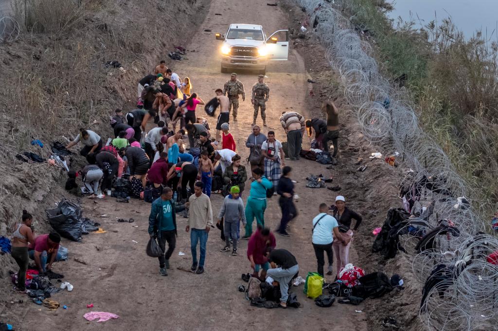 Texas begins flying migrants from southern border to Chicago — the first plane carried over 120 people