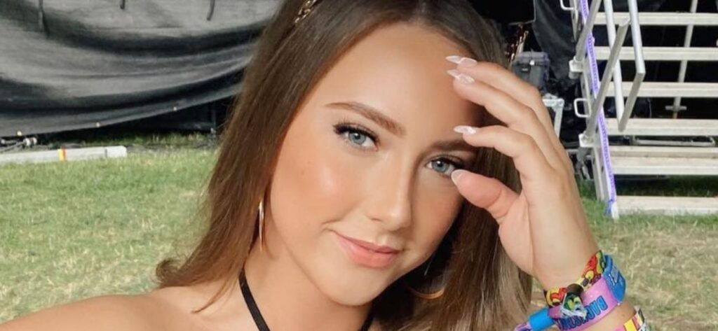 Eminem’s Daughter Hailie Enjoys Popiscle In Bikini Top