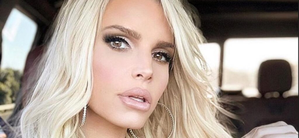 Jessica Simpson In Tight Jeans Told She ‘Messed Up What God Gave Her’