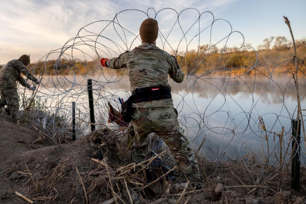 Supreme Court allows federal agents to cut razor wire Texas installed on US-Mexico border