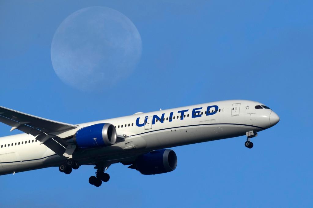 United Airlines flight diverted because Boeing jet had cracked windshield in another flight near-disaster