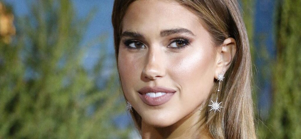 Kara Del Toro In Cowgirl Bikini Asked ‘What Planet’ She Comes From