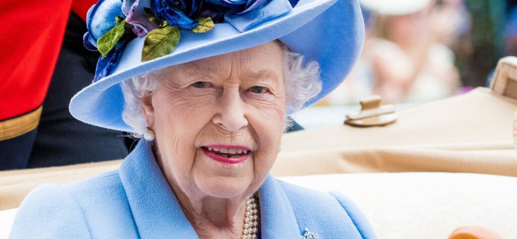 Family Creates Paddington Bear Tribute To Queen Elizabeth II