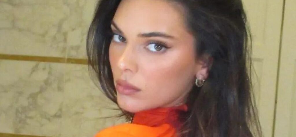 Kendall Jenner In String Bikini Shows Off Her 'Heavy Manners'