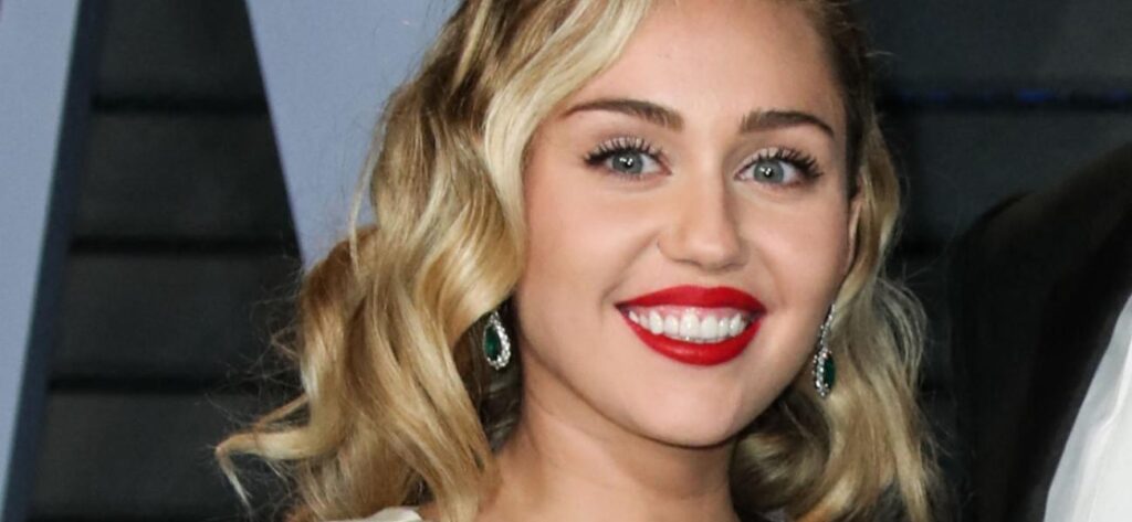 Miley Cyrus In Skimpy Bikini Reminds Fans She's 'Smoking Hot'