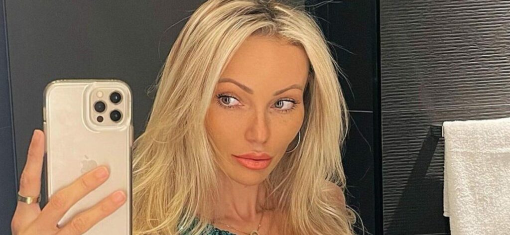 Abby Dowse Attracts Attention In Her Blue Lace Teddy