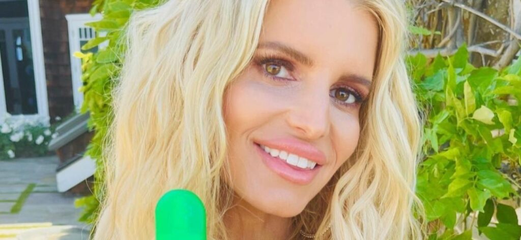 Jessica Simpson Poolside In Mexico Is A 'Spring Break Stunner'