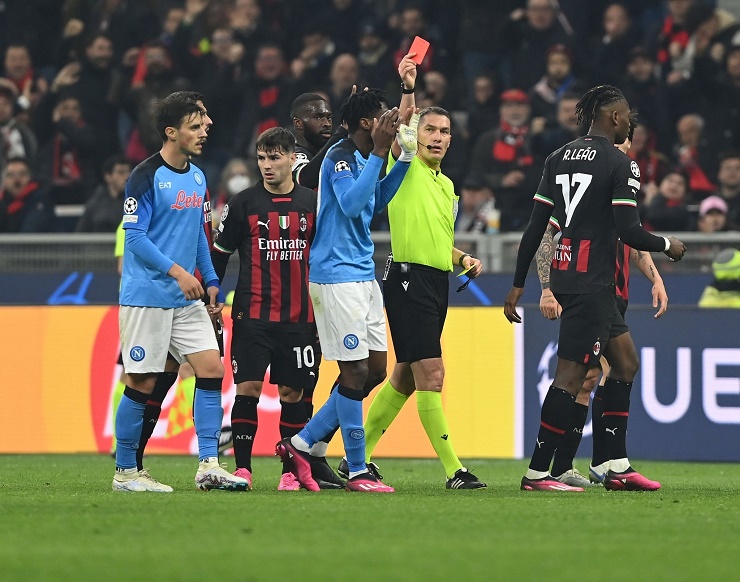 AC Milan hạ gục Napoli, chiếm lợi thế vững tại Champions League