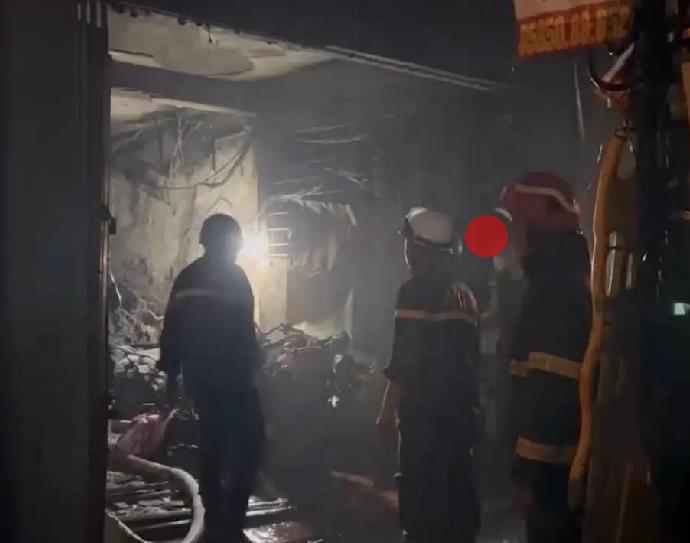 Clip Vụ Cháy Chung Cư Mini Khương Hạ ở Hà Nội, khiến nhiều người thiệt mạng thương tâm