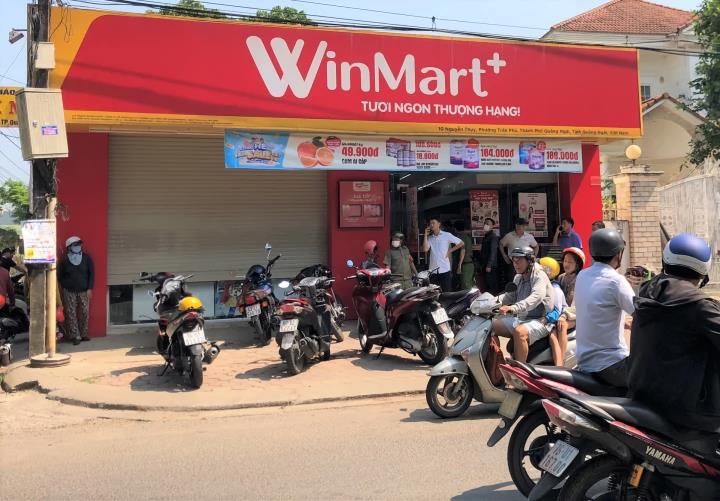 Clip nhân viên siêu thị Winmart ở Quảng Ngãi bị chồng cũ sát hại "dã man"