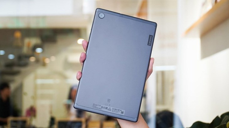 Tablet Lenovo Tab M8 có kiểu dáng hiện đại, gọn nhẹ thuận tiện cho việc cầm nắm
