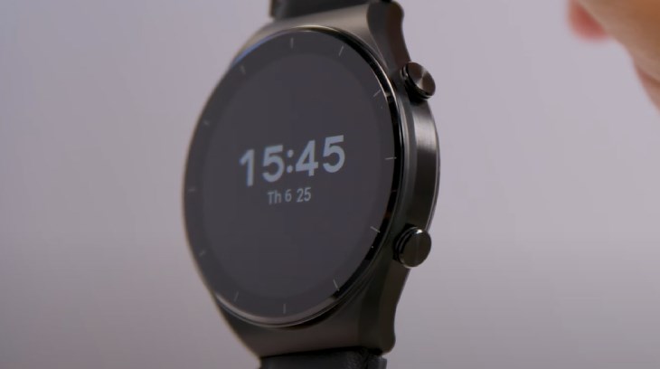 Đồng hồ thiết kế thanh lịch với 2 nút bấm bên cạnh