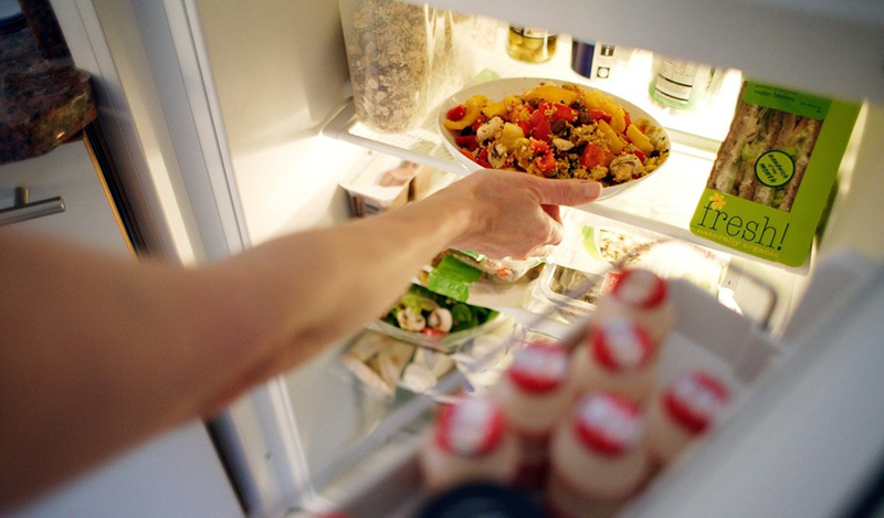 Giải đáp thắc mắc vì sao không nên cho thực phẩm nóng vào tủ lạnh