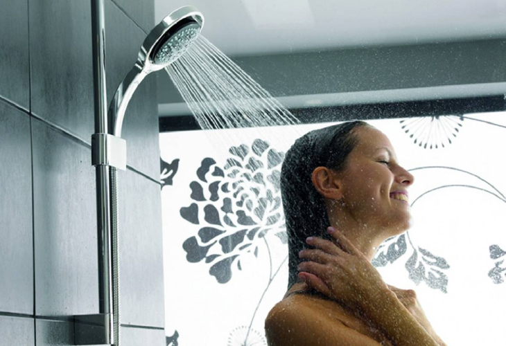 Lợi ích khi tắm nước nóng vào buổi sáng. Lưu ý cách tắm tốt cho sức khỏe