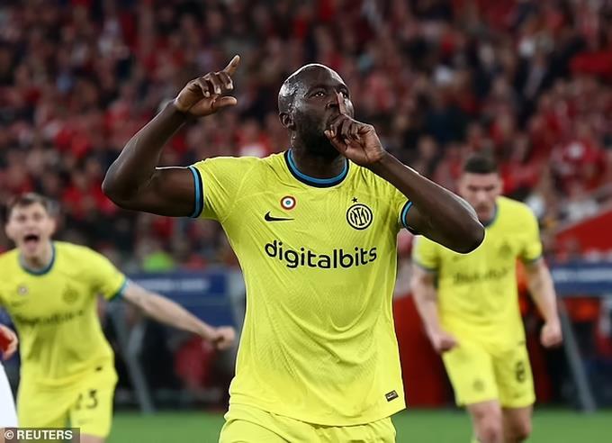 Lukaku đá phạt đền thành công, Inter Milan thắng đậm Benfica 3-0.