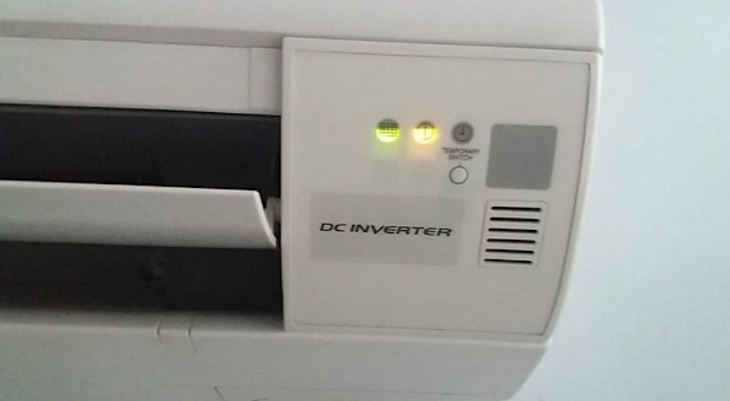 Máy lạnh bị lỗi sẽ chớp đèn thường xuyên trên dàn lạnh