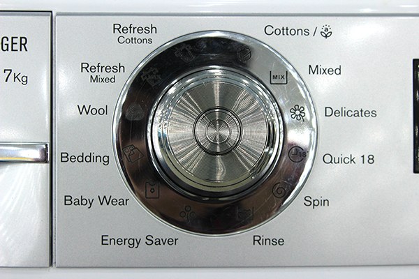 Cụm điều chỉnh chức năng trên máy giặt Electrolux EWP 12732