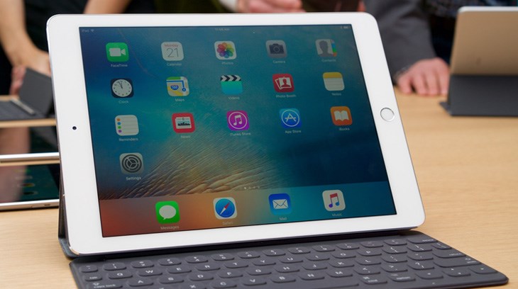 iPad Pro 9.7 inch là dòng iPad Pro cao cấp đầu tiên được phát triển chỉ sau iPad Pro 12.9 inch