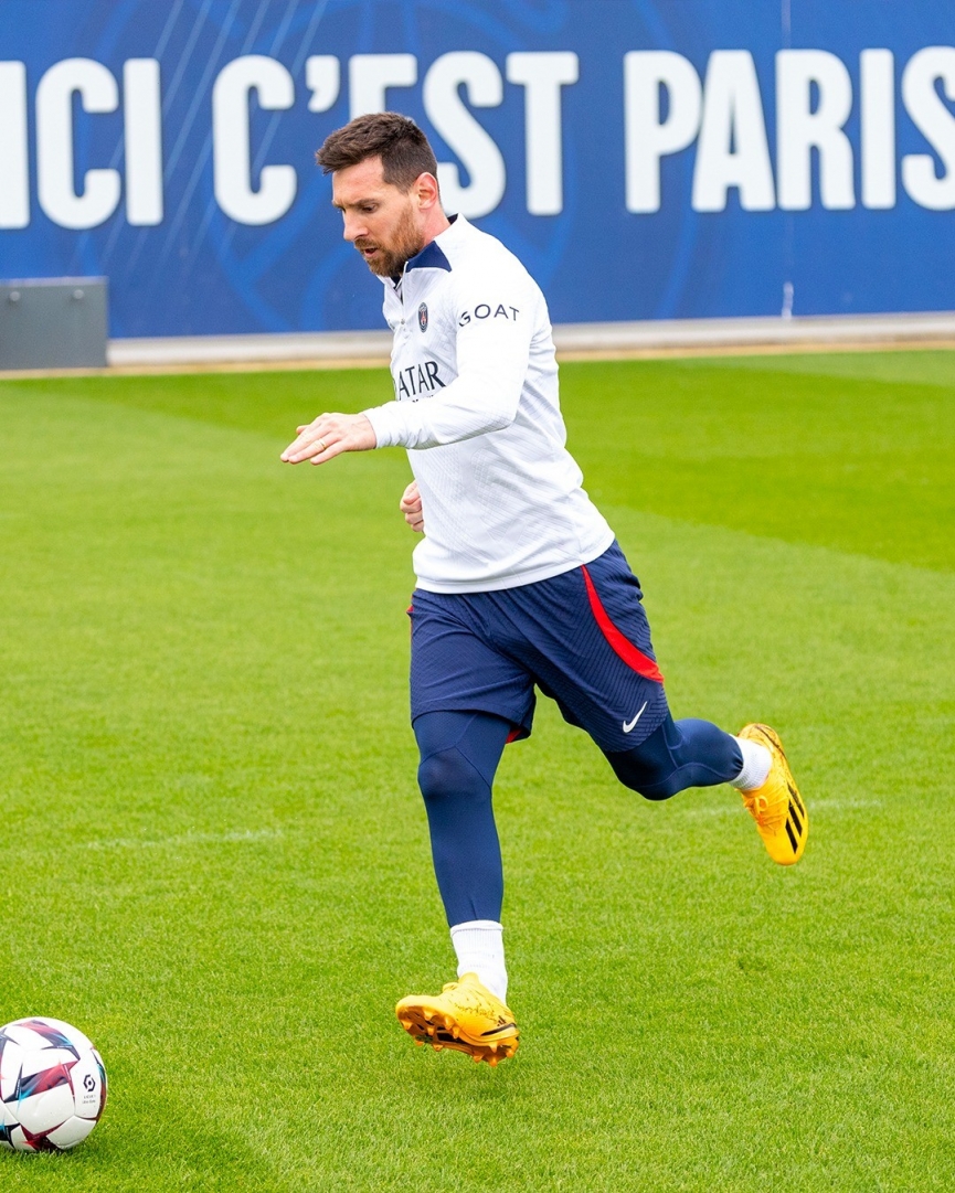 PSG “bất ngờ” thay đổi quyết định với Lionel Messi